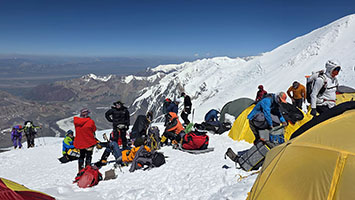 Gruppo Jacopo maestri al campo 3, 6150 m